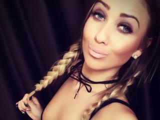 AmaSun - Live chat sexe avec une Incroyable jeune camgirl bien roulée avec des beaux seins sur XloveCam 