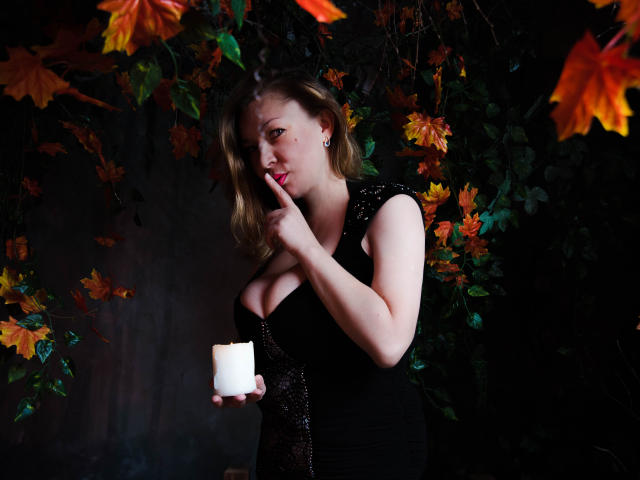 KerryBlare - Chat sexy avec cette Femmes blanche sur le site Xlove 