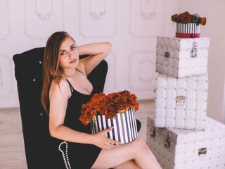 KatieCat - Show hot with a White Sexy babes 