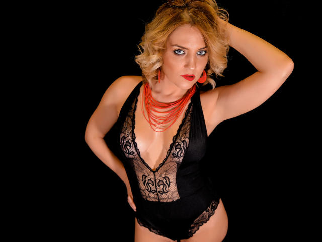 FancyAmma - online chat sex with this average constitution Lady 