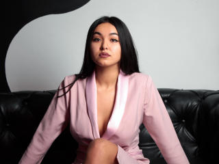 MarikaApril - Chat nude with a standard build Girl 