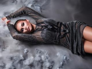 StarAndGirl - Chat porno avec cette éblouissante bombe au corps athlétique sur le site Xlovecam.com 