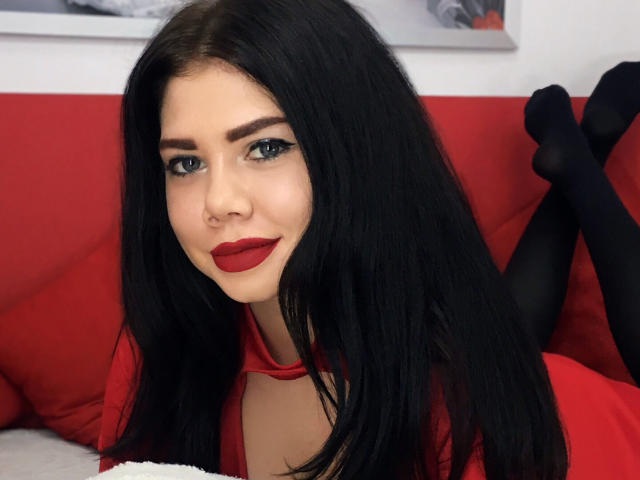 CarolineB - Live sex cam - 5899471