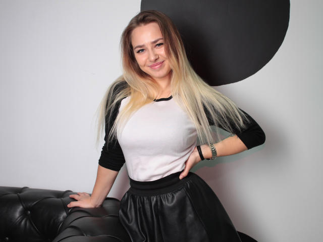 LexieRoze - Chat live sexy with this large chested Hot babe 