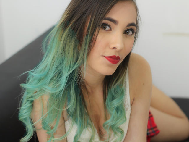 Zaranovak - Live en direct avec une Très belle jeune fille très sexy maigrichonne  