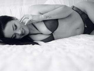 RaysaJane - Live cam sex avec une Superbe jeune model avec des seins de taille moyenne  