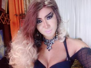 MyCreamyCumTs - Webcam live hot with this Transsexual with immense hooters 