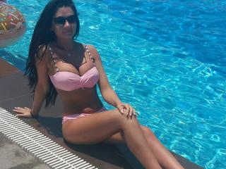 HotLaura - Show live xXx with a Young lady with large ta tas 