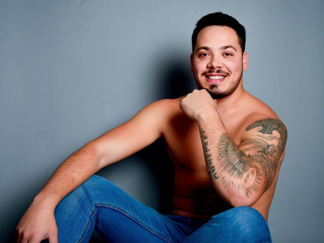 JacksonRowe - Chat porn avec un Homme européen sur le service Xlovecam.com 