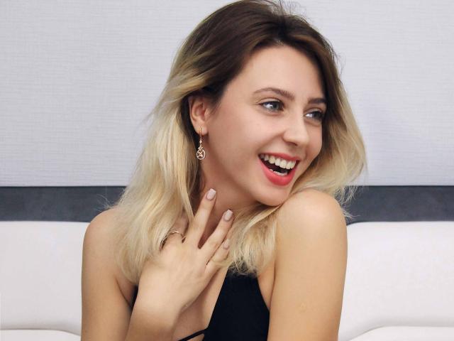 EvaBrieZ - Show live hard with this golden hair 18+ teen woman 