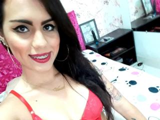 VanelatinDoll - Show live nude with a European Transsexual 