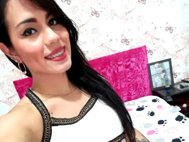 VanelatinDoll - Web cam hot with this shaved pubis Transsexual 