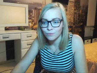 KristyStrawberry - Chat cam x with this slender build Girl 
