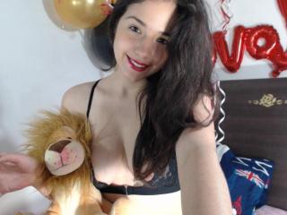 Margarete - Chat live hot avec une Sublime jeune créature de rêve sexy aux cheveux châtain sur la plateforme XloveCam 