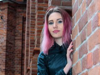 AllisonParadis - Chat cam sex with this blond Girl 