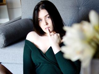 KittyHattie - Chat cam sex with a shaved pubis Sexy girl 