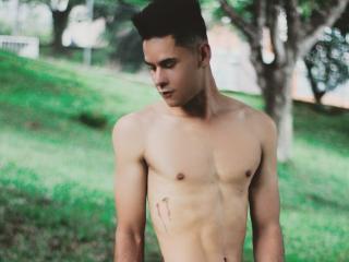 DerrickBigX - Show live nude with this Gays with a vigorous body 
