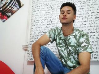 DerrickBigX - Chat porn with this latin Gays 