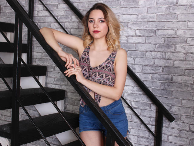 MiroslavaLime - online show x with a shaved private part Hot chicks 