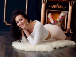 SophieKate - online show nude with this gaunt Young lady 
