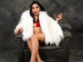 TsGoldenNicole - Chat live hot with this brunet Shemale 