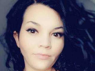 LollyXPink - Chat live sexy avec une Divine jeune fille hot brune foncé sur la plateforme X Love Cam 