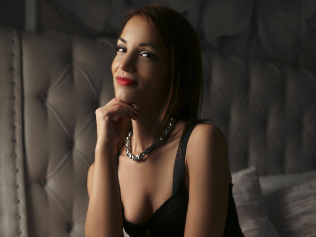 JoyfulAdalyn - Live cam sexy avec une Incroyable nana très sexy épilée sur le site Xlovecam.com 