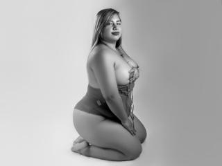 VivianePiersx - Webcam live sexy avec une étonnante jeune maîtresse en chaleur avec des seins bien proportionnés  