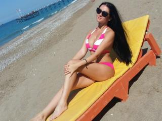 HotLaura - Webcam hard with a shaved sexual organ Girl 