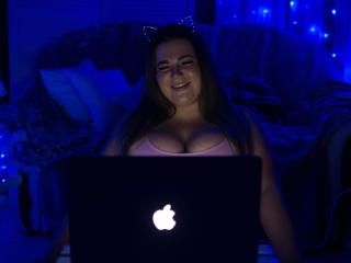 HeartsHunter - Video chat xXx with a College hotties with big bosoms 