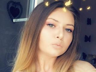 EllsaMegan - Webcam live sexy with a standard breast Girl 