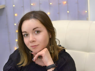SaraFinch - Chat xXx with this Hooters Young lady 