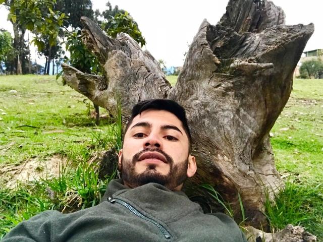 ChrisPrettyBoy - Show live porno avec ce Gay brun foncé sur la plateforme Xlovecam.com 