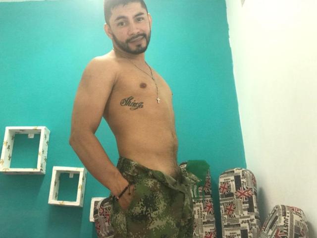 ChrisPrettyBoy - online chat nude with a latin american Horny gay lads 