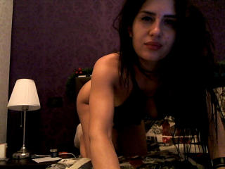 SweetBrunete - Chat live x avec une canon hot épilée sur la plateforme X Love Cam 