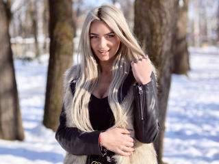 AnaisMargot - Cam porno avec une étonnante jeune model hot européenne sur la plateforme Xlovecam 