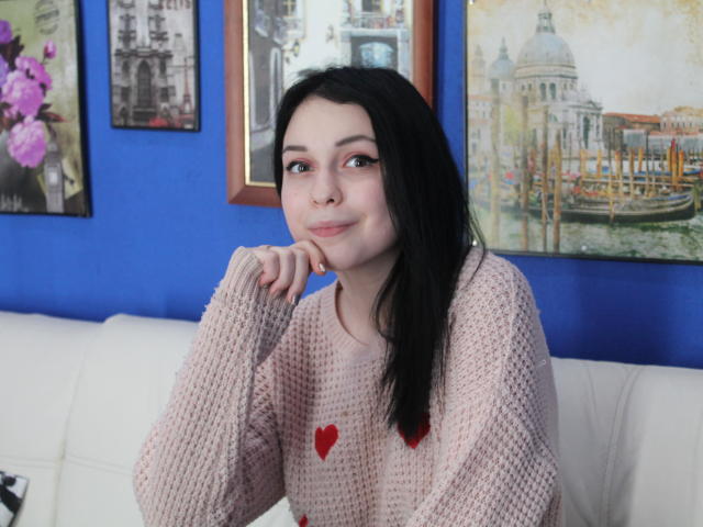 ShowWhiteX - online chat xXx with a being from Europe Young and sexy lady 