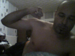 GiJoe - Webcam sex avec ce Gay ayant le sexe complètement taillé sur la plateforme Xlovecam.com 