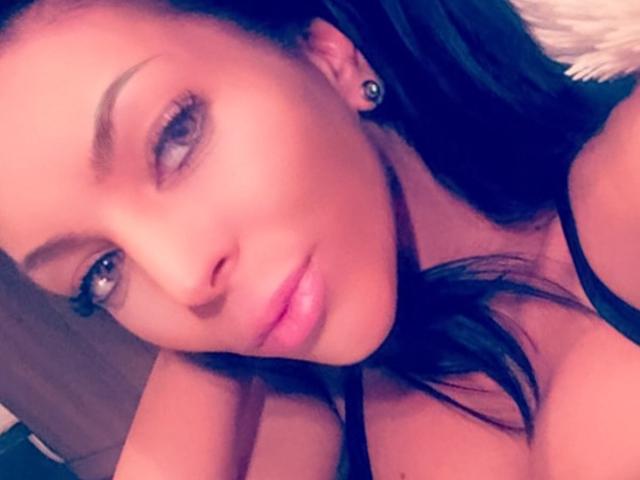 DiamondKitten - Show live hot avec cette éclatante jeune camgirl hot européenne sur la plateforme Xlovecam 