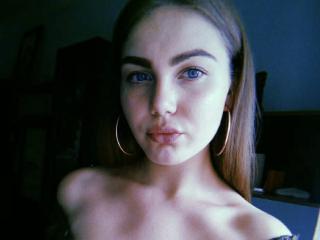 DebbieBi - Web cam nude with a shaved pubis 18+ teen woman 