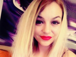 RafaellaLove - Chat live xXx with a regular chest size College hotties 