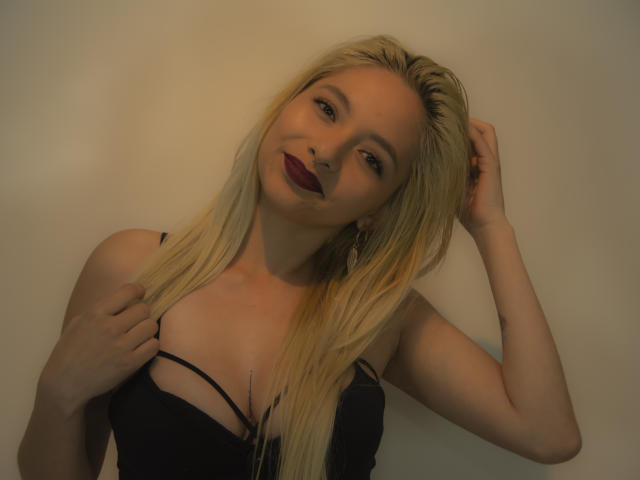 MoonLady - online show xXx with this fit physique Sexy girl 