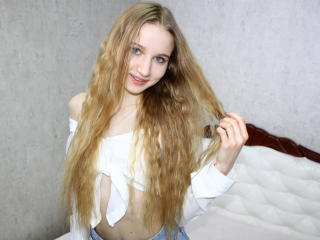 LustfulPrincess69 - Webcam excitant avec cette étonnante jeune nana très sexy avec des beaux seins sur le site Xlovecam.com 