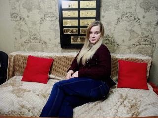 AdeleWhite - Live chat xXx avec cette éclatante demoiselle en chaleur planche sur le site Xlovecam 