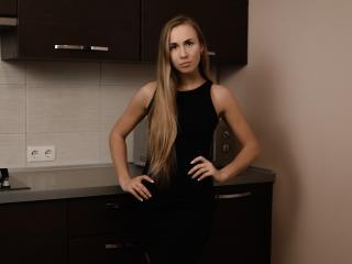 LinsyStrawberry - Show exciting with a platinum hair Young and sexy lady 