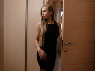 LinsyStrawberry - Chat porn with a lanky Girl 