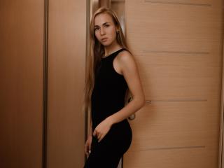 LinsyStrawberry - Live chat hard with this skinny body Hot chicks 