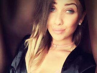 AmaSun - Live chat intime avec une Merveilleuse jeune créature en chaleur ayant une grosse poitrine sur X Love Cam 