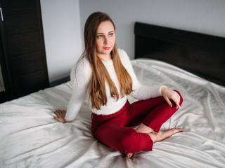 OllyStrawberry - Chat cam hard avec cette Incroyable créature sexy fine  