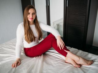 OllyStrawberry - Live sex avec cette Admirable jeune model bien roulée à la crinière étincelante sur le service X Love Cam 